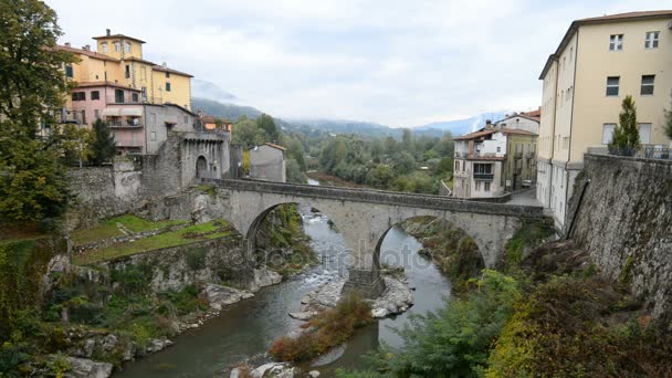 Castelnuovo di Garfagnana village in Italy — Stock Video