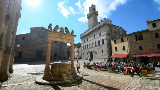 Torget Piazza Grande med Palazzo Contuzzi i staden Montepulciano — Stockvideo