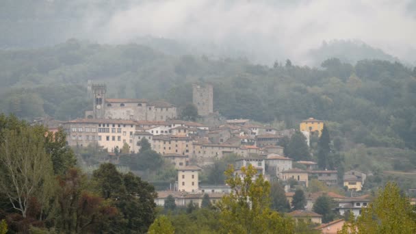A aldeia montanhosa de Coreglia Antelminelli — Vídeo de Stock