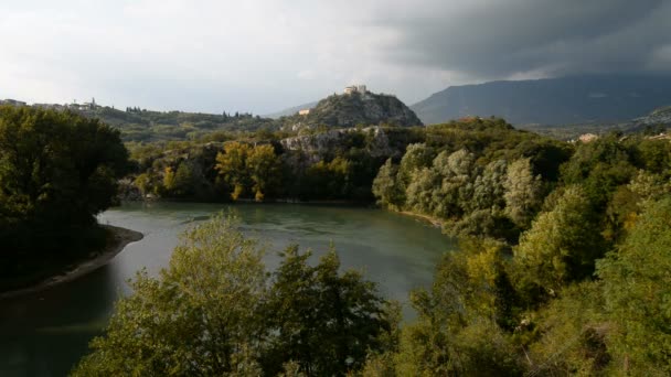 Landschap in de buurt van de Barga in Italië — Stockvideo