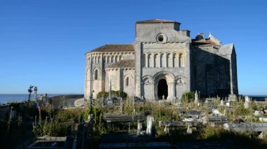 Sainte-Radegonde Ortaçağ kilise Fransa