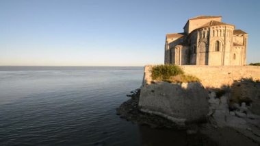 Sainte-Radegonde Ortaçağ kilise Fransa
