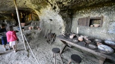 Ortaçağ müstahkem ilkel insan şehir La Roque Saint-Christophe maketi 