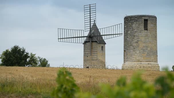 Calon větrné mlýny ve Francii — Stock video