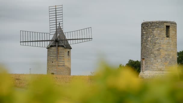 Calon-Windmühlen in Frankreich — Stockvideo