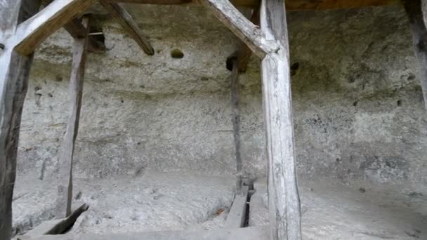 Modelo de escala da cidade de troglodita fortificada medieval La Roque Saint-Christophe — Vídeo de Stock