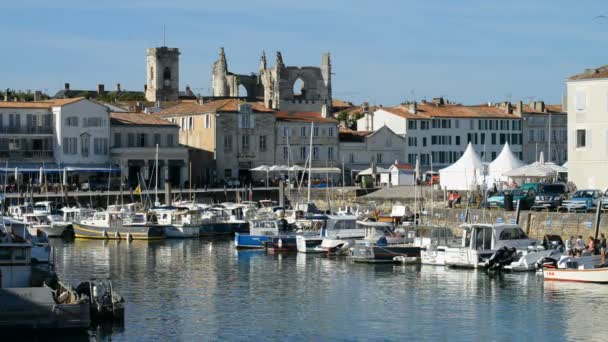 Bateaux et yachts dans le port — Video