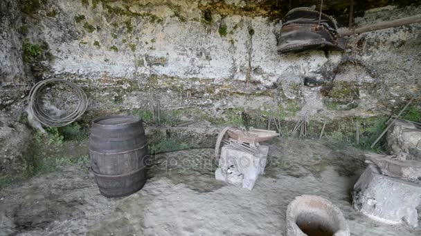 Modelo de escala da cidade de troglodita fortificada medieval La Roque Saint-Christophe — Vídeo de Stock