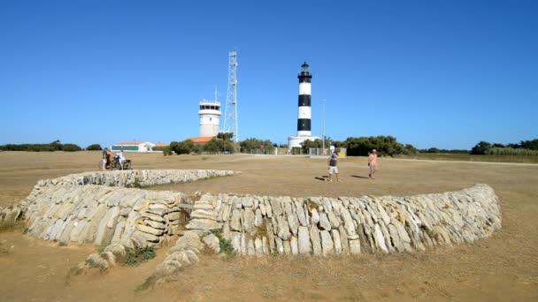 Leuchtturm von Chassiron auf der Insel Olron — Stockvideo