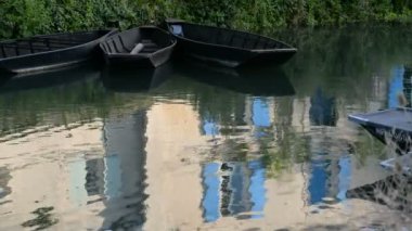 Svre Niortaise Nehri üzerinde tekne
