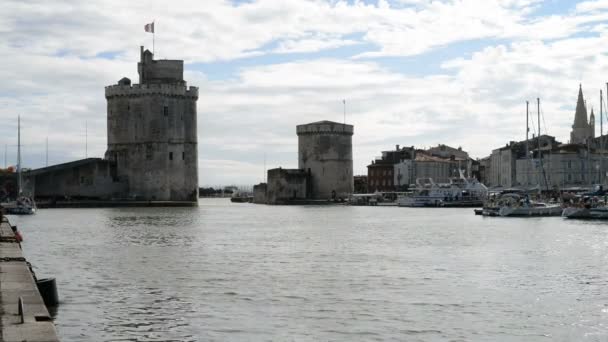 Tornen i den gamla fästningen i La Rochelle, Frankrike — Stockvideo