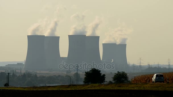 Central nuclear Dukovany en la República Checa — Vídeo de stock