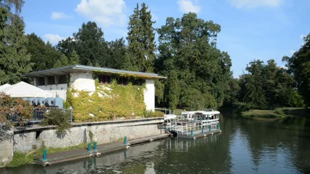 Schloss Lednice in der Tschechischen Republik — Stockvideo