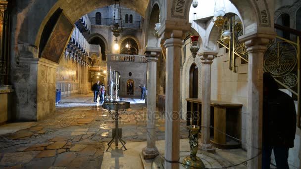 예루살렘에서 신성한 Sepulchre의 교회 인테리어 보기 — 비디오