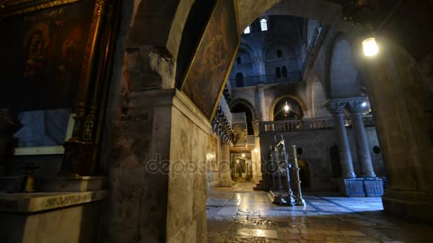在耶路撒冷圣墓教堂的内部视图 — 图库视频影像