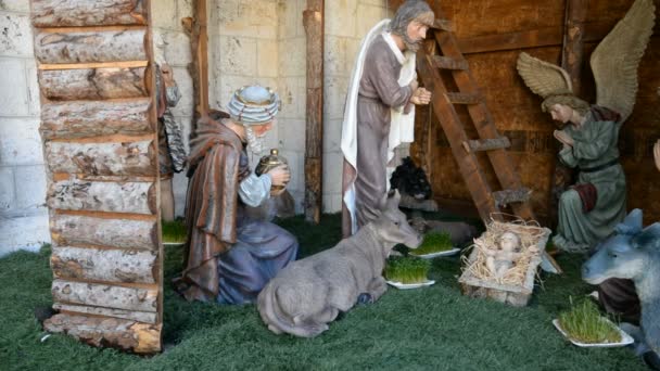 Life-size φάτνη μπροστά από την εκκλησία της Βηθλεέμ — Αρχείο Βίντεο