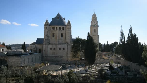 Dormition Abbey utanför väggarna i Jerusalems gamla stad — Stockvideo