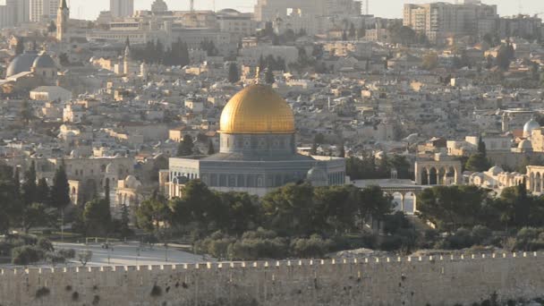 Cúpula de la Roca vista desde el Monte de los Olivos en Jerusalén — Vídeo de stock