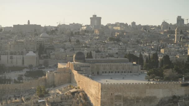 Koepel van de rots gezien vanaf de Olijfberg in Jeruzalem — Stockvideo