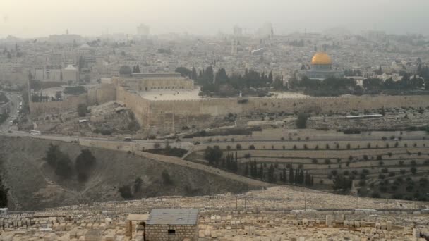 Cúpula da Rocha vista do Monte das Oliveiras em Jerusalém — Vídeo de Stock