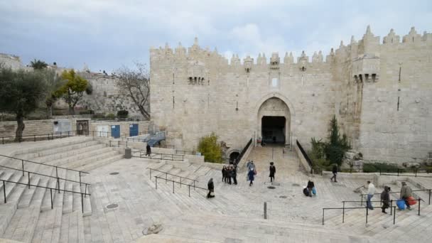 Vista general de la puerta de Damasco en Jerusalén — Vídeos de Stock