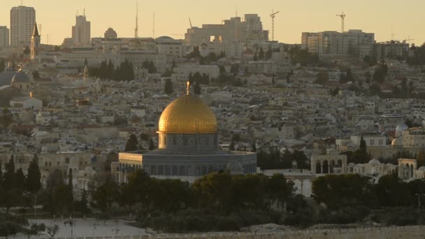 Cúpula de la Roca vista desde el Monte de los Olivos en Jerusalén — Vídeo de stock