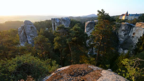 Hruba skala Schloss in der Tschechischen Republik — Stockvideo