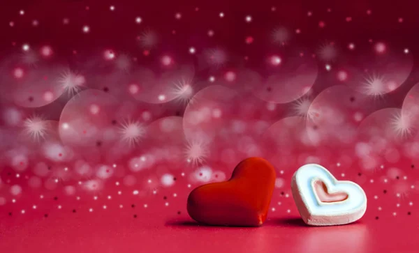 Sevgiliye arka plan ile iki kırmızı kalp — Stok fotoğraf