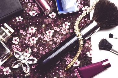 Kadınlar için parlak moda aksesuarları