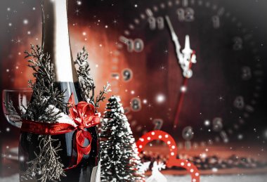 Dekoratif şişe şampanya bir kırmızı yay ile