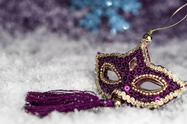 Purple carnival mask in the snow — Stock Photo, Image