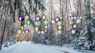 Cinemagraph, 1080p, düşen kar kış ormanın içinde döngü