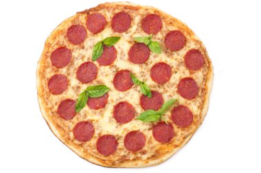 pepperoni pizza, beyaz zemin üzerine izole