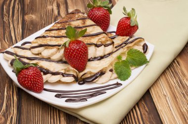 Krep muz ve çilek ile