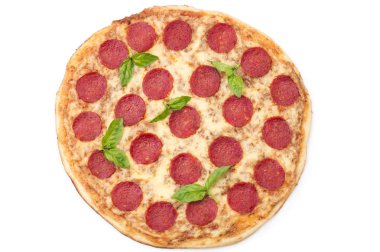 pepperoni pizza, beyaz zemin üzerine izole