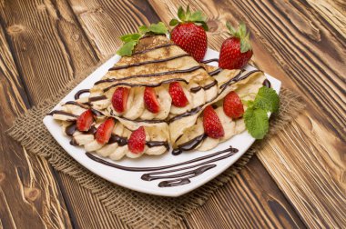 Krep muz ve çilek ile