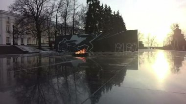 21 Şubat 2017: onur sakinlerinin Nijniy Novgorod Kremlin bölgesinde ikinci dünya savaşında ölen Nijniy Novgorod, ebedi ateşte bir anıt kompleksi. Rusya, video döngü