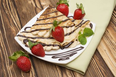 Krep muz ve çilek ile