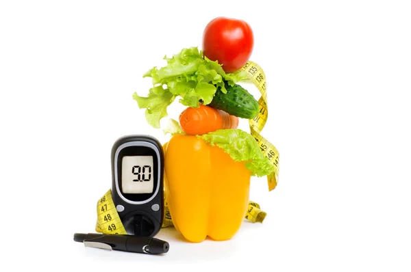Glucosímetro. frutas frescas, concepto para la diabetes, adelgazamiento, nutrición saludable y fortalecimiento de la inmunidad —  Fotos de Stock