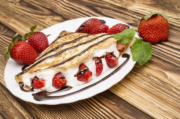 Krep muz ve çilek ile