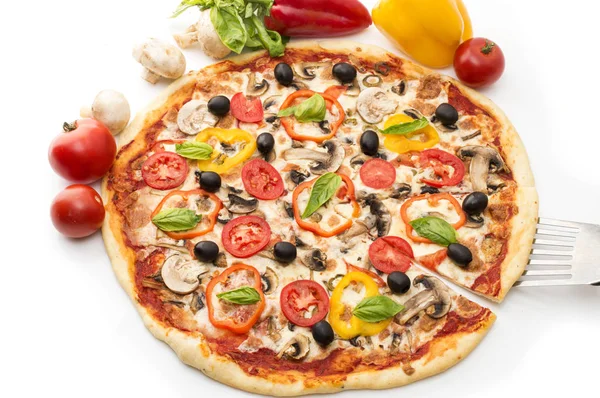 Jambonlu, biberli ve zeytinli pizza
