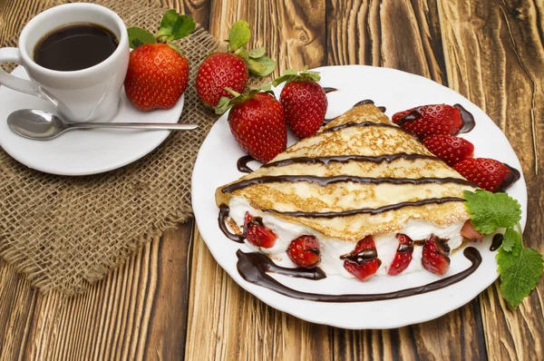 Krep muz ve çilek ile