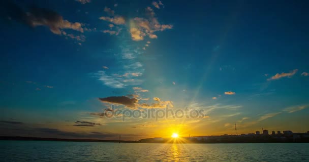 Zonsondergang in de bay, de timlamps, de nachtelijke hemel, — Stockvideo