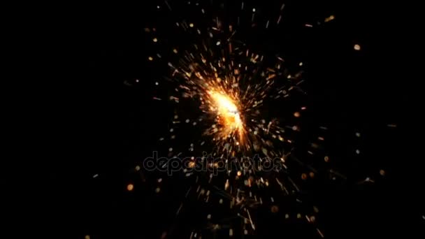 スローモーション クロマキーで黒の背景に線香花火 — ストック動画