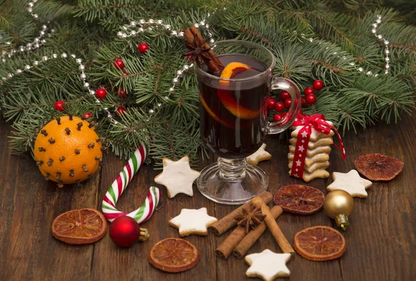 Christmas mulled wine, cookies, spices and ornaments — Stock Photo, Image