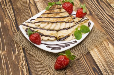 Krep muz ve çilek ile