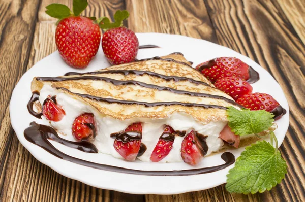 Krep muz ve çilek ile