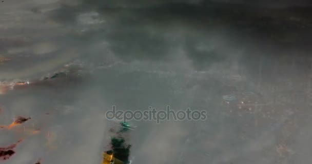 Vueltas del tiempo de la ciudad de la tarde bajo las nubes, bucle de vídeo — Vídeo de stock