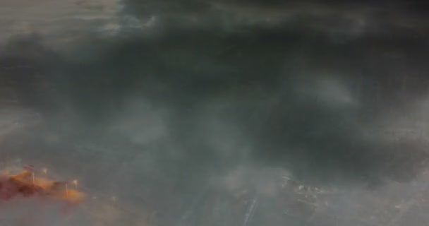 tours de temps de la ville du soir sous les nuages, boucle vidéo 