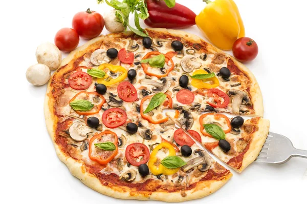 Jambonlu, biberli ve zeytinli pizza